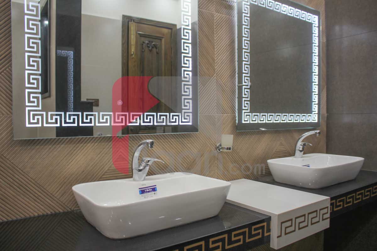 10.75 Marla House for Sale in Raza Block, Allama Iqbal Town, Lahore