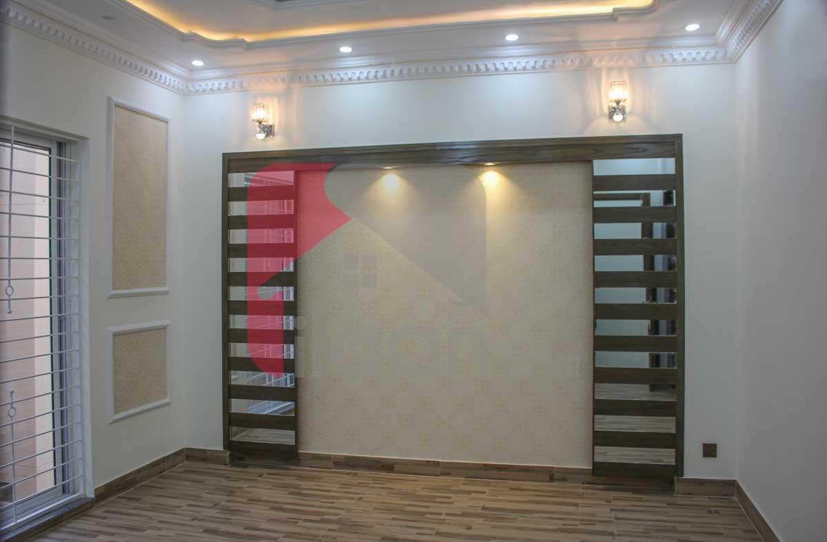 10.75 Marla House for Sale in Raza Block, Allama Iqbal Town, Lahore