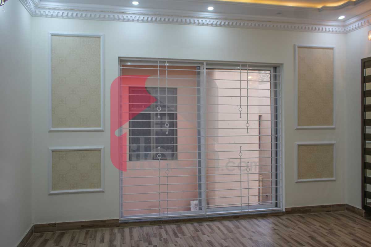10.75 Marla House for Sale in Raza Block, Allama Iqbal Town, Lahore