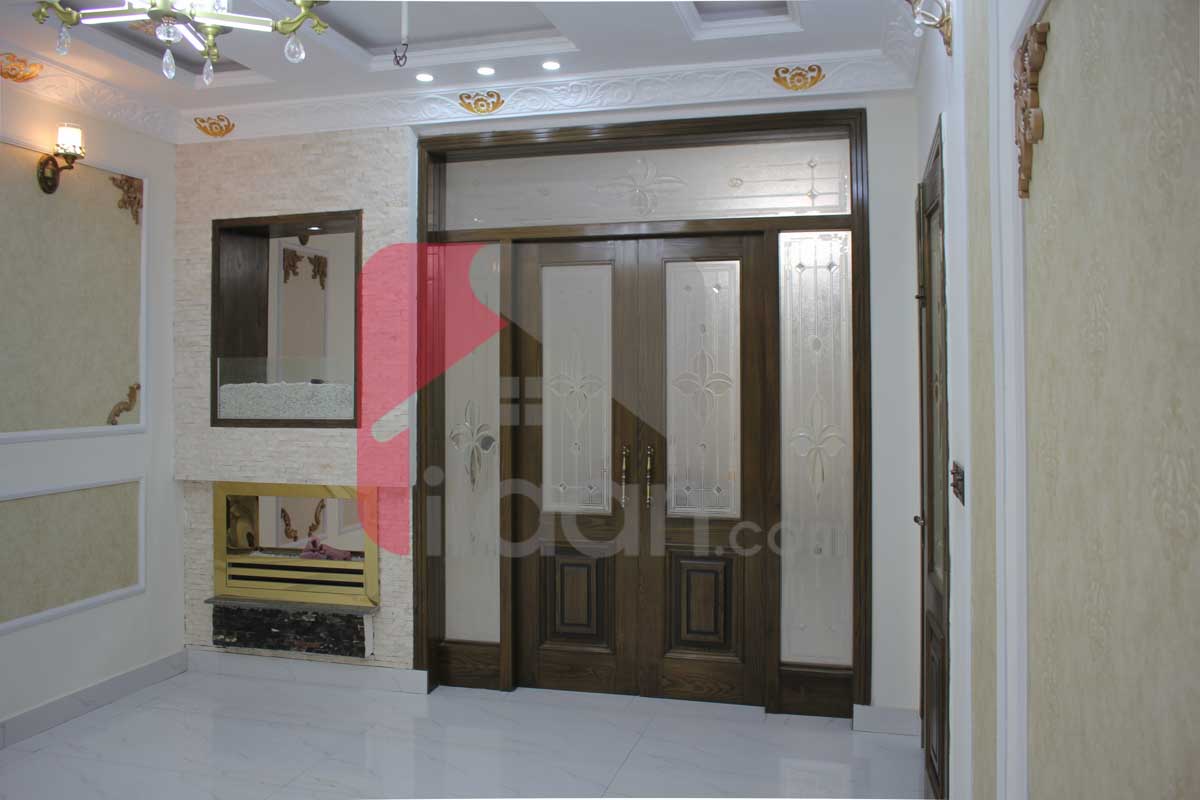 10.75 Marla House for Sale in Raza Block, Allama Iqbal Town, Lahore
