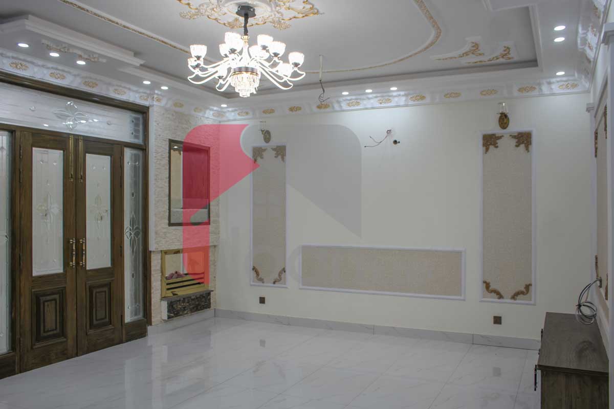 10.75 Marla House for Sale in Raza Block, Allama Iqbal Town, Lahore