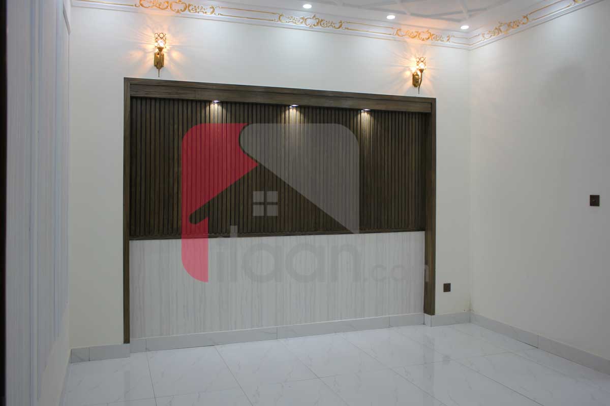 10.75 Marla House for Sale in Raza Block, Allama Iqbal Town, Lahore