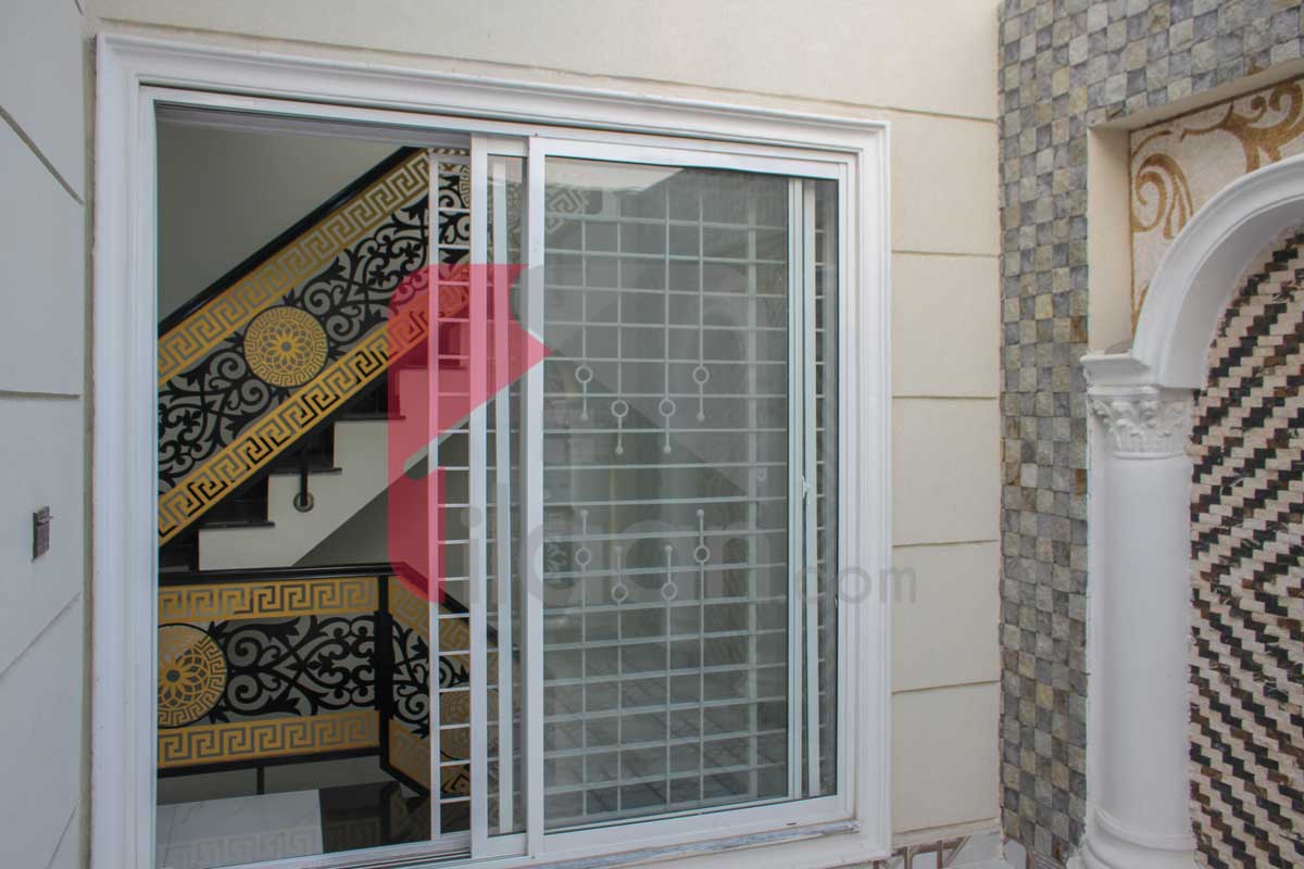 10.75 Marla House for Sale in Raza Block, Allama Iqbal Town, Lahore