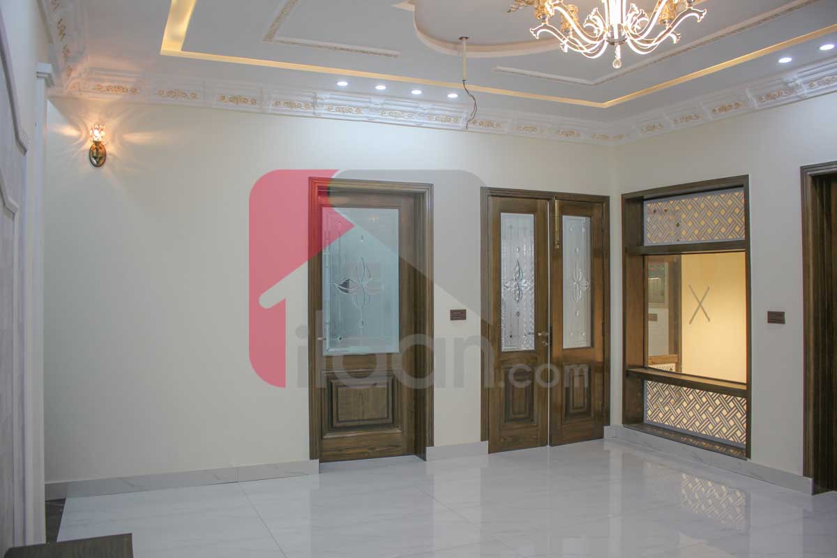 10.75 Marla House for Sale in Raza Block, Allama Iqbal Town, Lahore