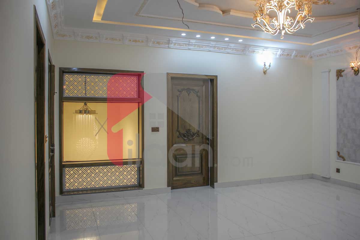 10.75 Marla House for Sale in Raza Block, Allama Iqbal Town, Lahore