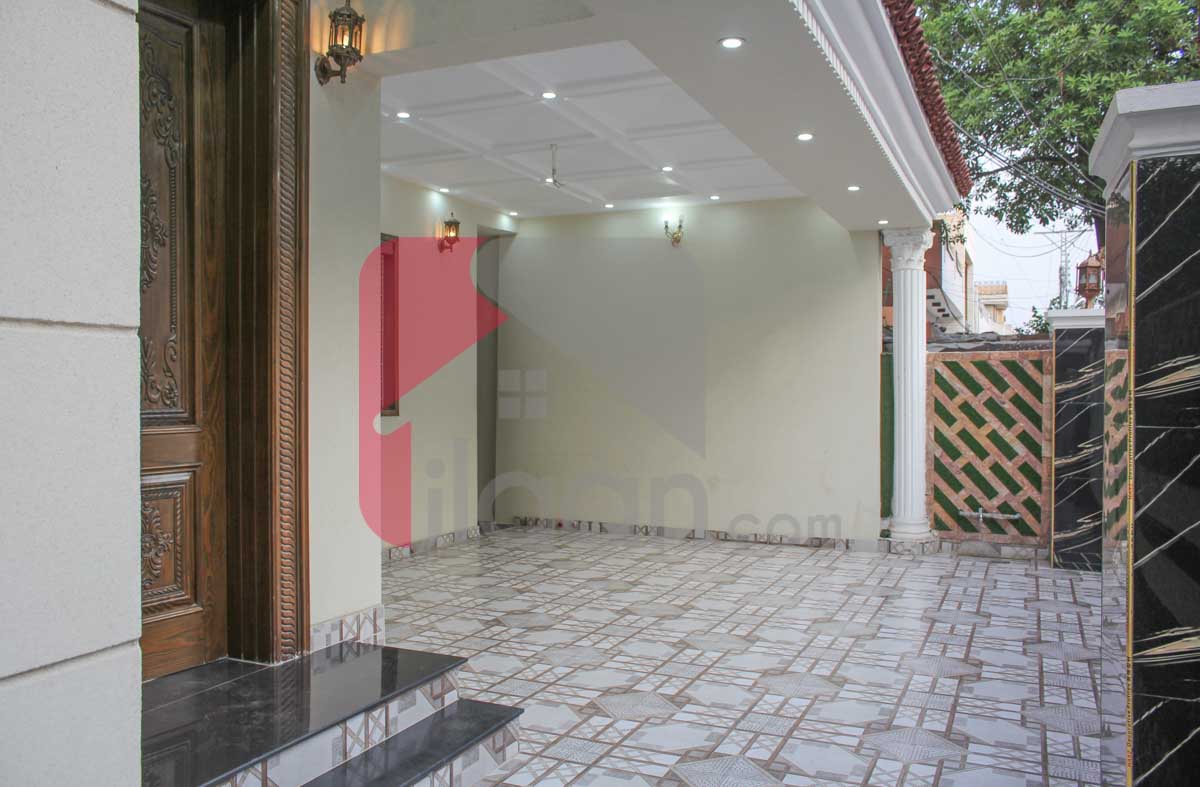 10.75 Marla House for Sale in Raza Block, Allama Iqbal Town, Lahore