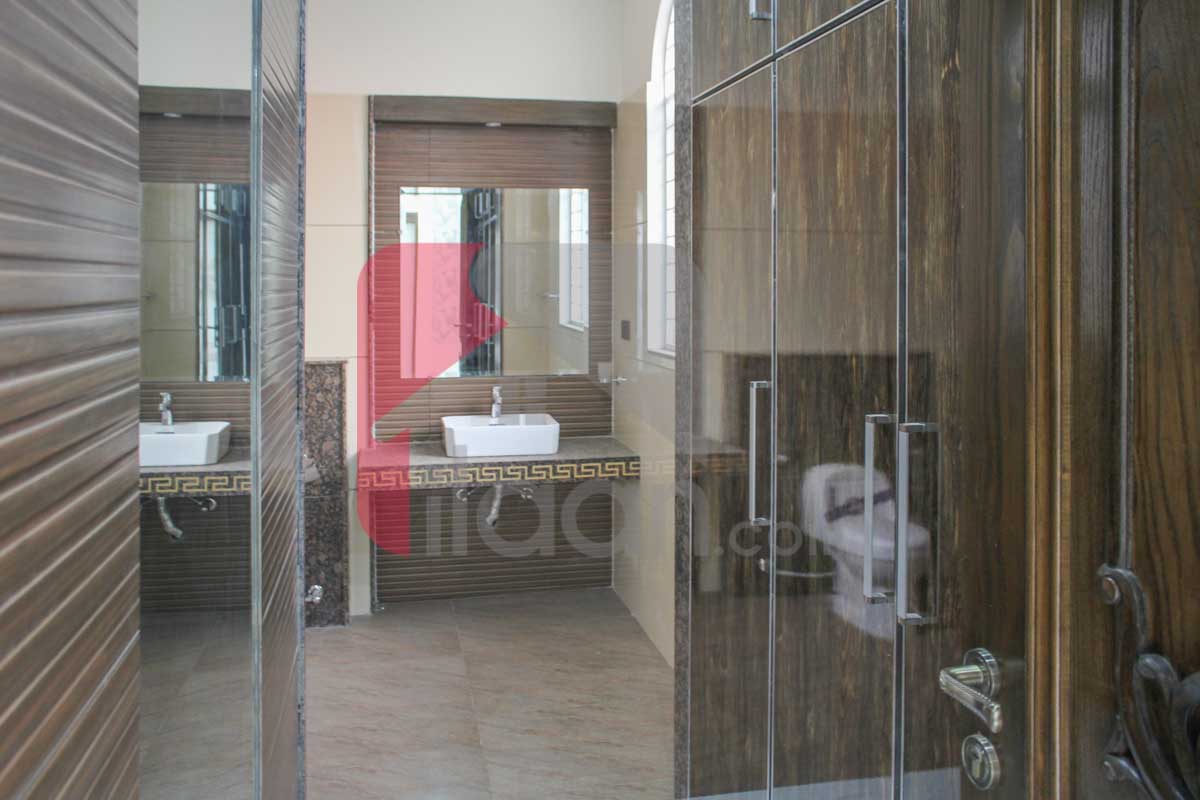 10.75 Marla House for Sale in Raza Block, Allama Iqbal Town, Lahore