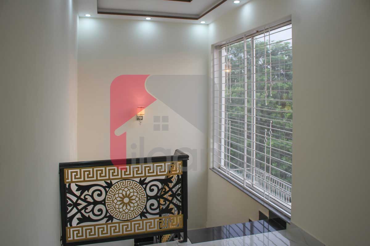 10.75 Marla House for Sale in Raza Block, Allama Iqbal Town, Lahore