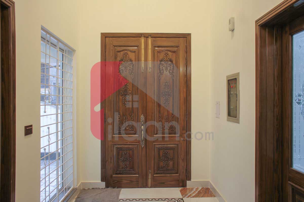 10.75 Marla House for Sale in Raza Block, Allama Iqbal Town, Lahore