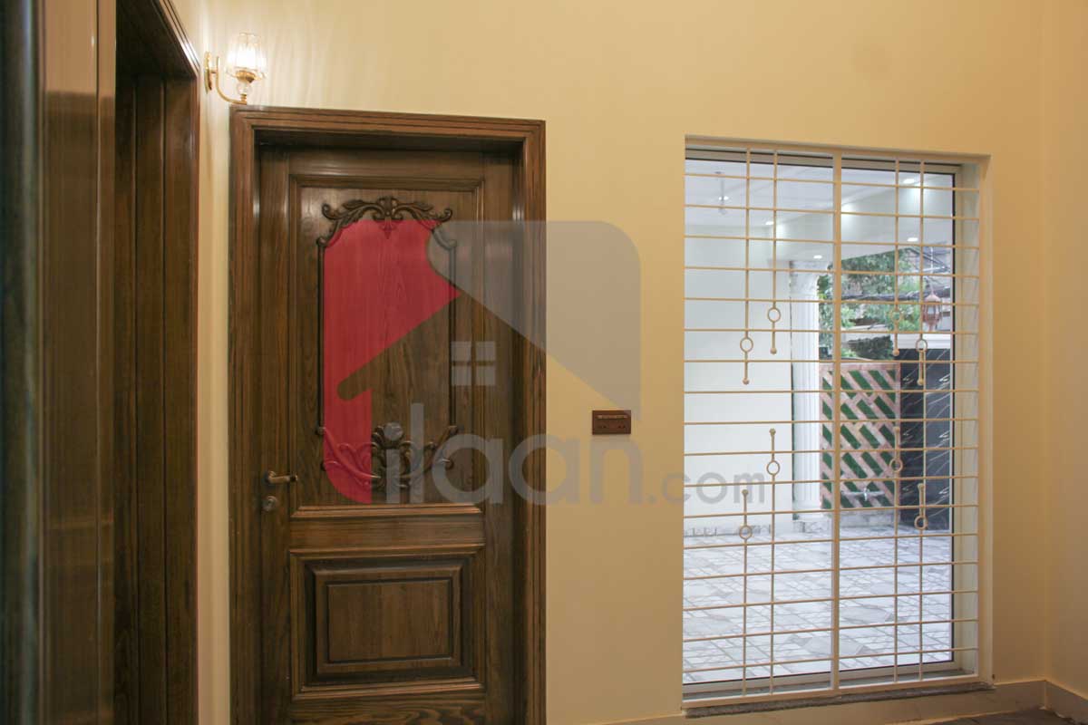 10.75 Marla House for Sale in Raza Block, Allama Iqbal Town, Lahore