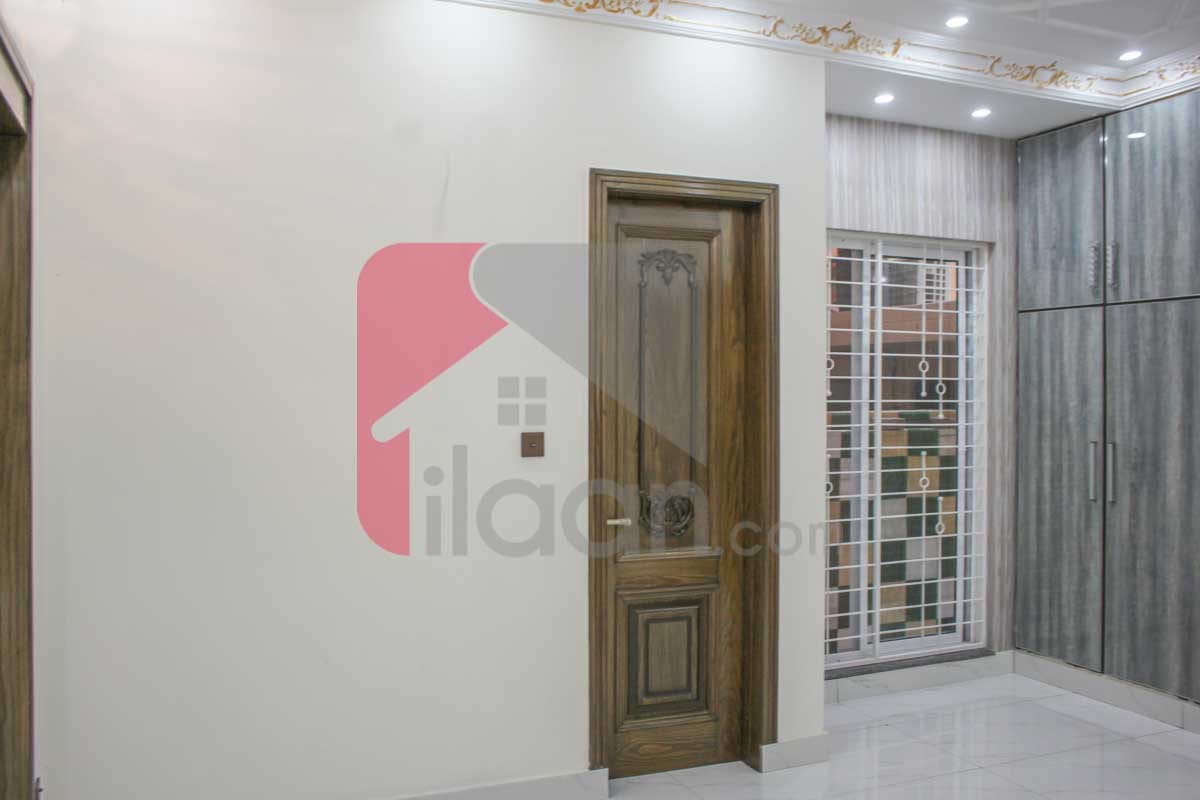 10.75 Marla House for Sale in Raza Block, Allama Iqbal Town, Lahore