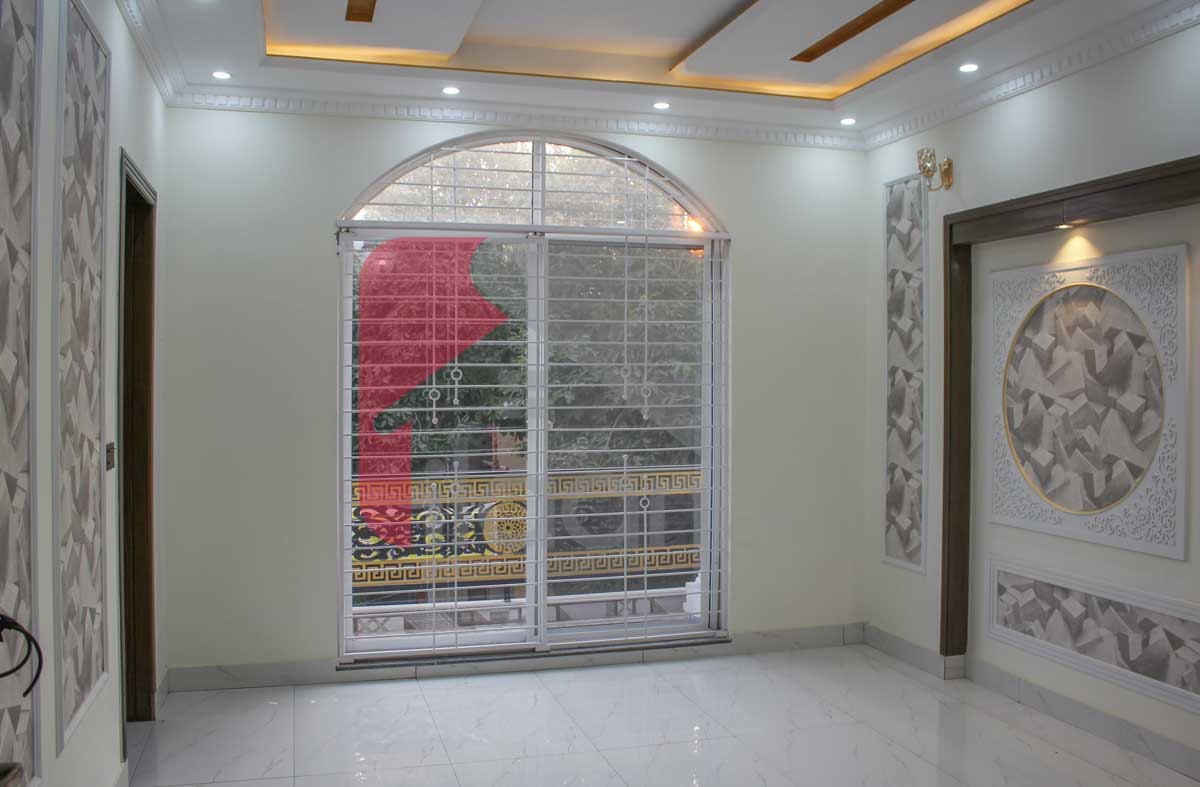 10.75 Marla House for Sale in Raza Block, Allama Iqbal Town, Lahore