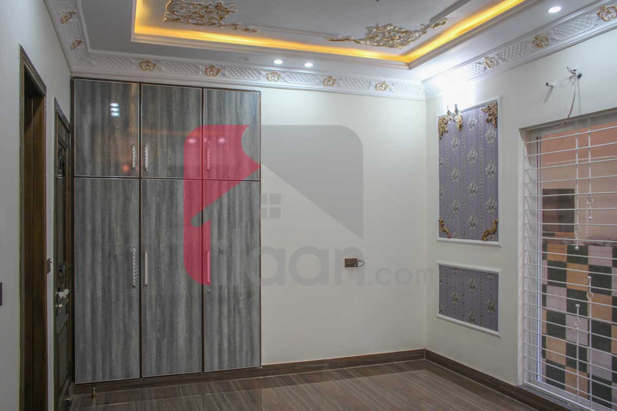 10.75 Marla House for Sale in Raza Block, Allama Iqbal Town, Lahore