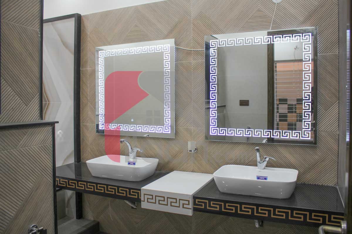 10.75 Marla House for Sale in Raza Block, Allama Iqbal Town, Lahore