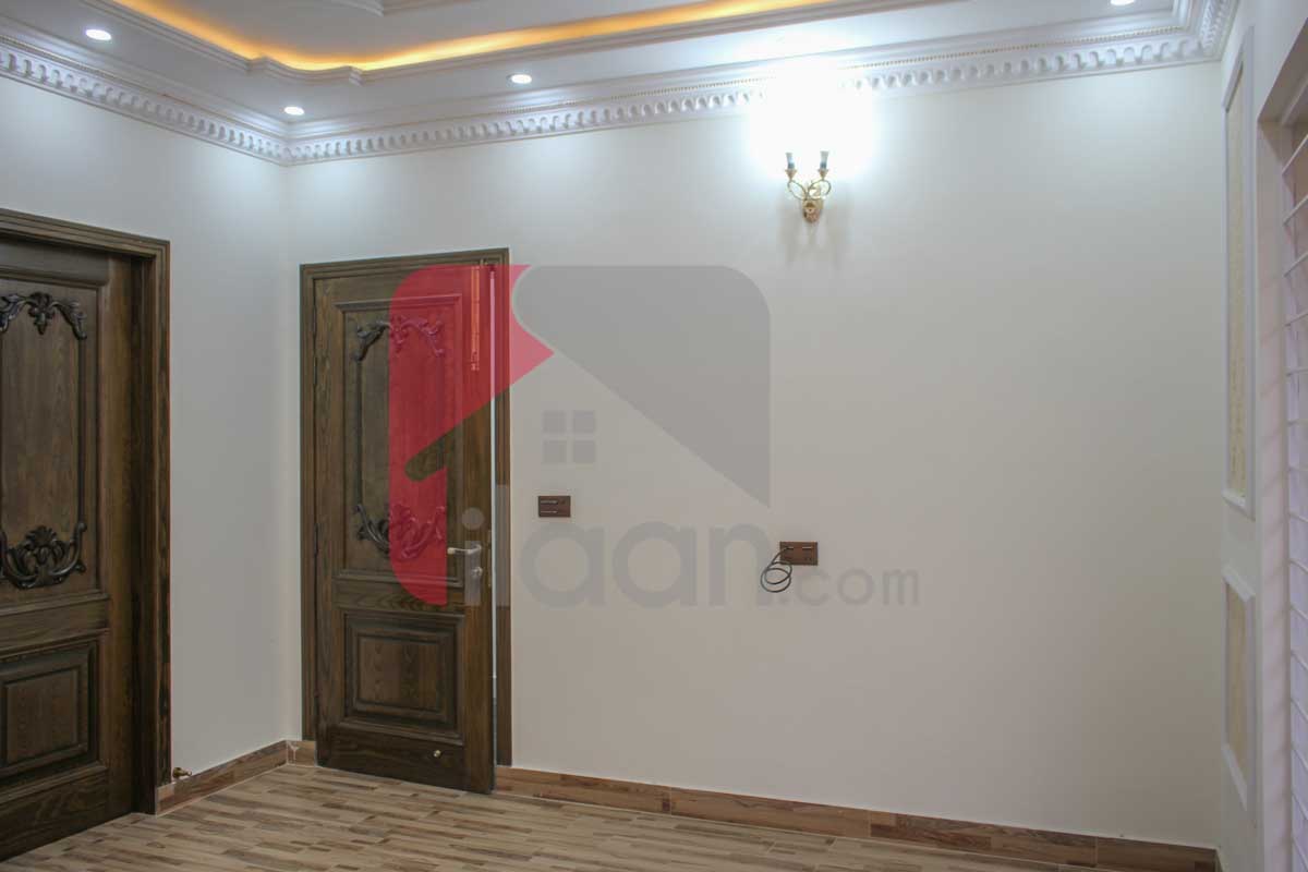 10.75 Marla House for Sale in Raza Block, Allama Iqbal Town, Lahore