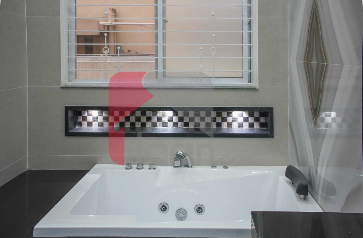 10.75 Marla House for Sale in Raza Block, Allama Iqbal Town, Lahore