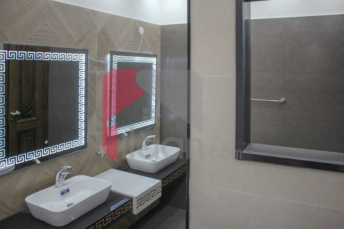 10.75 Marla House for Sale in Raza Block, Allama Iqbal Town, Lahore