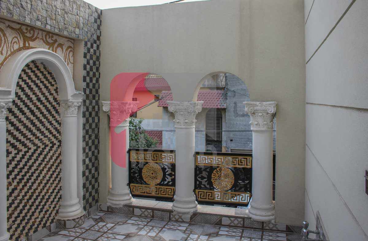 10.75 Marla House for Sale in Raza Block, Allama Iqbal Town, Lahore