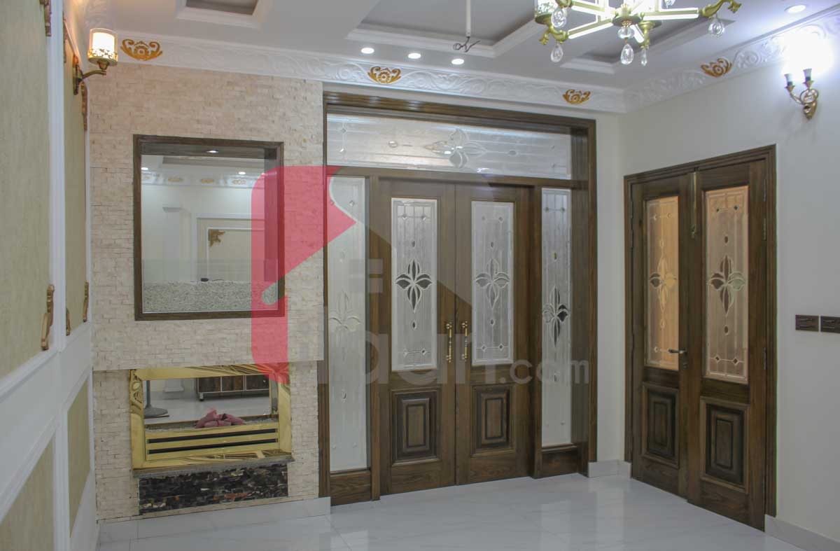 10.75 Marla House for Sale in Raza Block, Allama Iqbal Town, Lahore