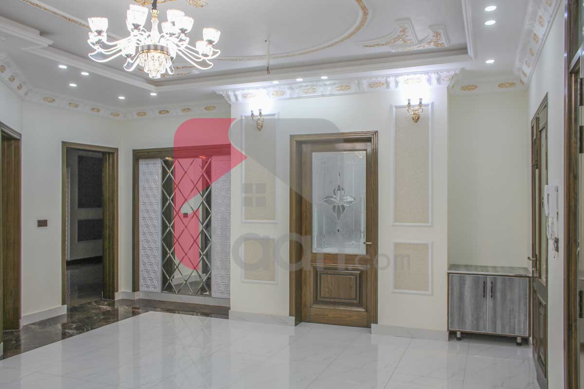 10.75 Marla House for Sale in Raza Block, Allama Iqbal Town, Lahore