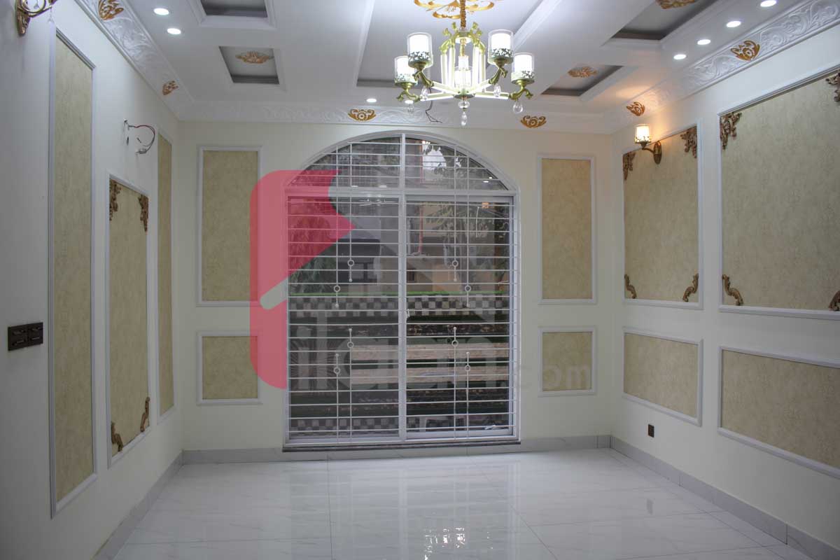 10.75 Marla House for Sale in Raza Block, Allama Iqbal Town, Lahore