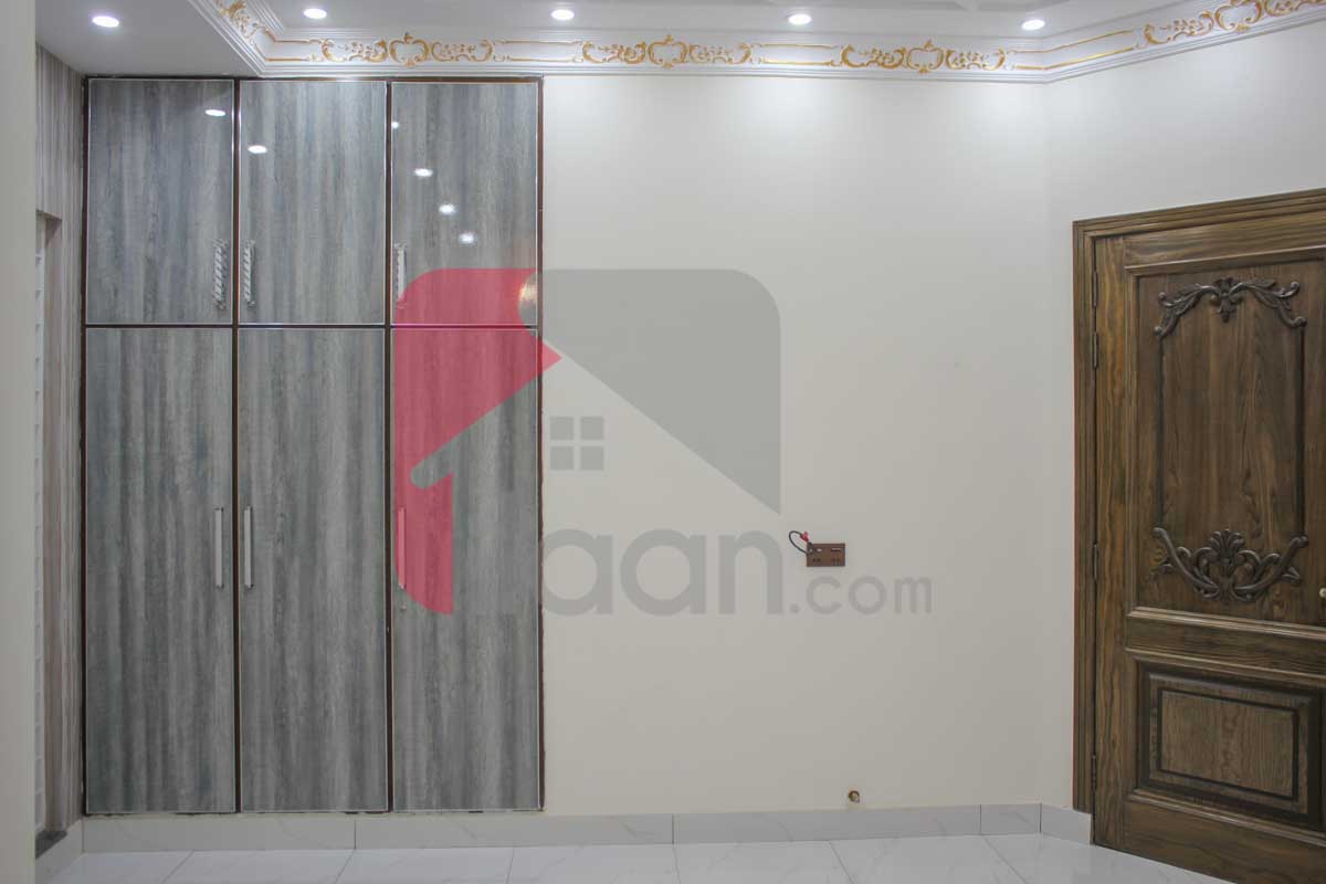 10.75 Marla House for Sale in Raza Block, Allama Iqbal Town, Lahore