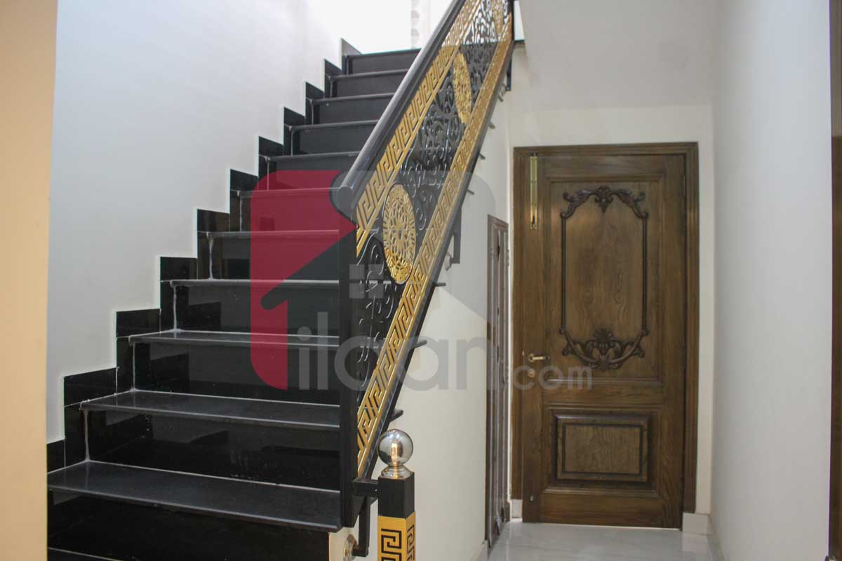 10.75 Marla House for Sale in Raza Block, Allama Iqbal Town, Lahore