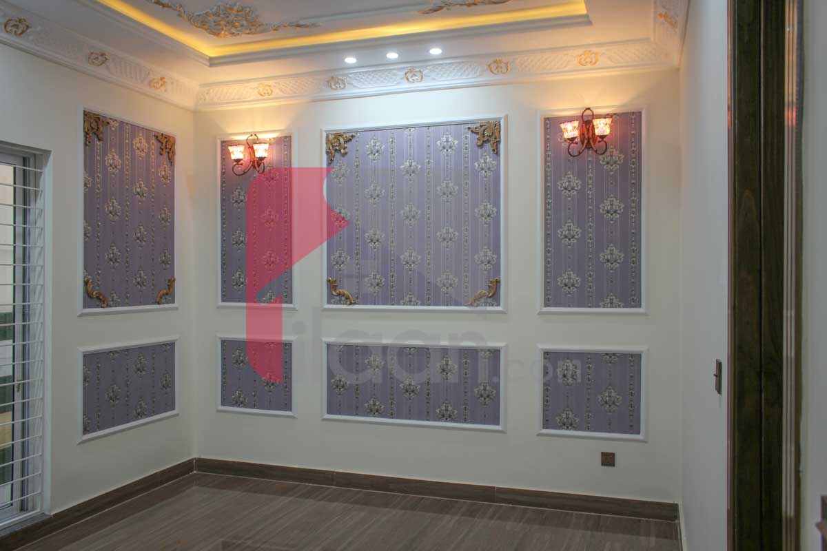 10.75 Marla House for Sale in Raza Block, Allama Iqbal Town, Lahore