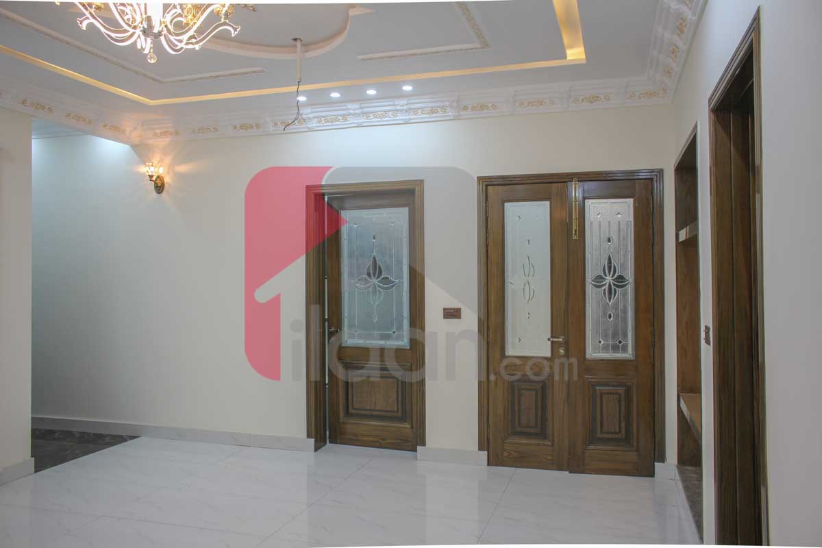 10.75 Marla House for Sale in Raza Block, Allama Iqbal Town, Lahore