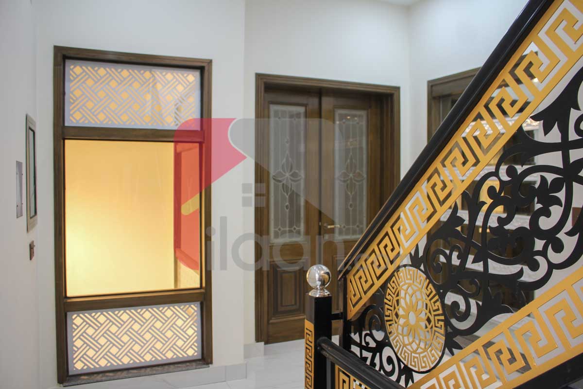 10.75 Marla House for Sale in Raza Block, Allama Iqbal Town, Lahore