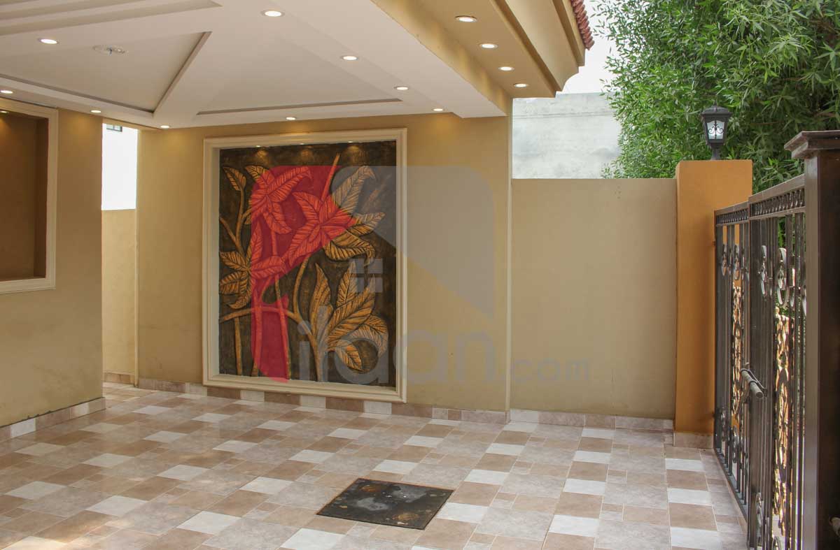 8 Marla House for Sale in Block D, Phase 2, Bahria Orchard, Lahore
