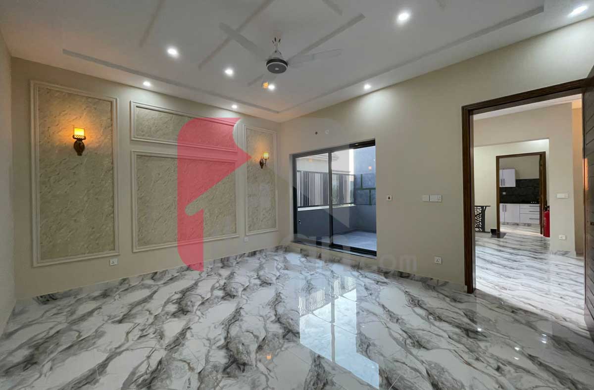 10 Marla House for Sale in Phase 4, DHA Lahore