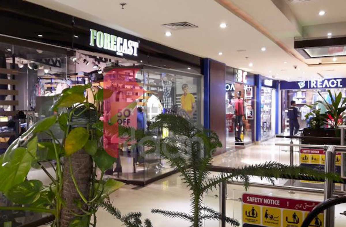 587 Sq.ft Office for Sale (Fourteenth Floor) in Xinhua Mall, Block B2, Gulberg-3, Lahore