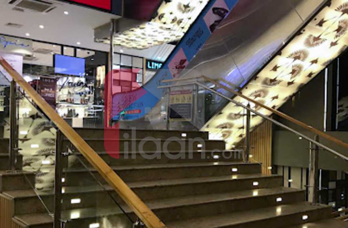 587 Sq.ft Office for Sale (Fourteenth Floor) in Xinhua Mall, Block B2, Gulberg-3, Lahore
