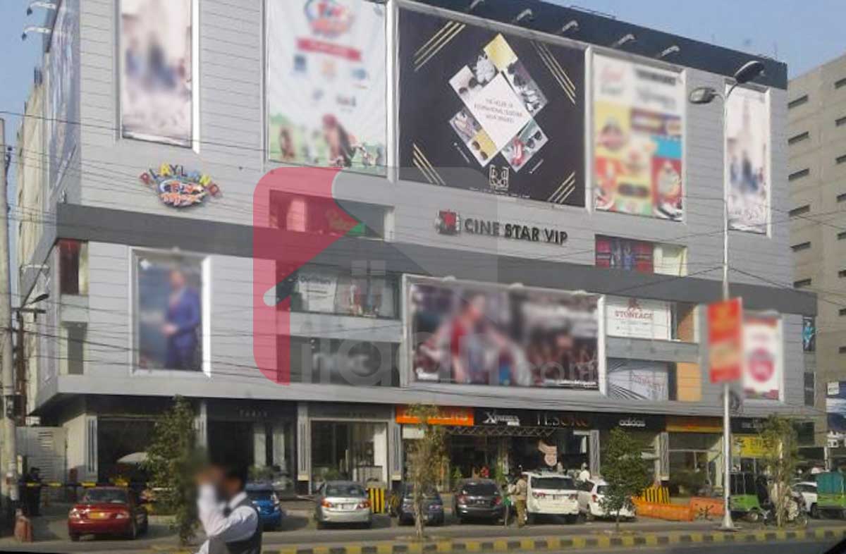 587 Sq.ft Office for Sale (Fourteenth Floor) in Xinhua Mall, Block B2, Gulberg-3, Lahore