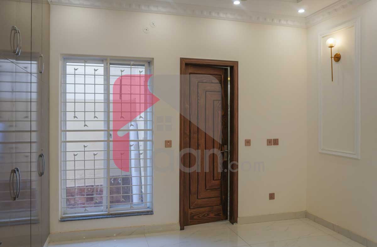 10 Marla House for Sale in Tariq Gardens, Lahore