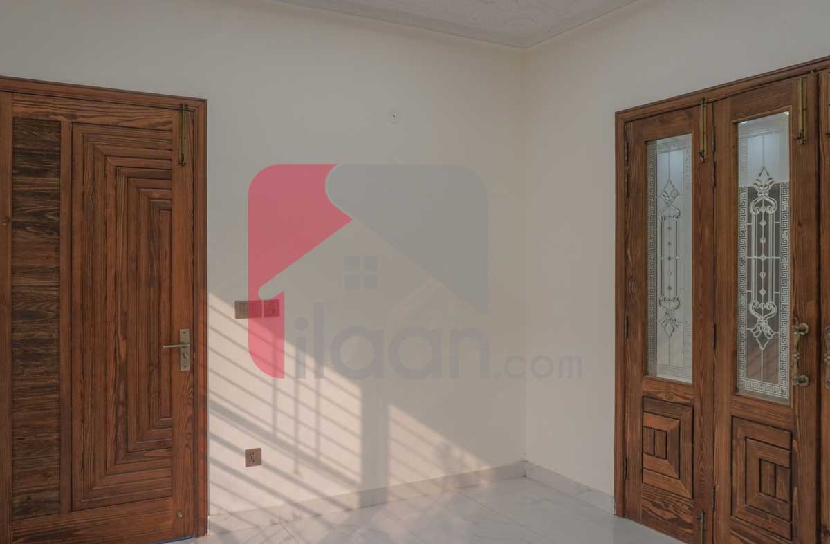 10 Marla House for Sale in Tariq Gardens, Lahore