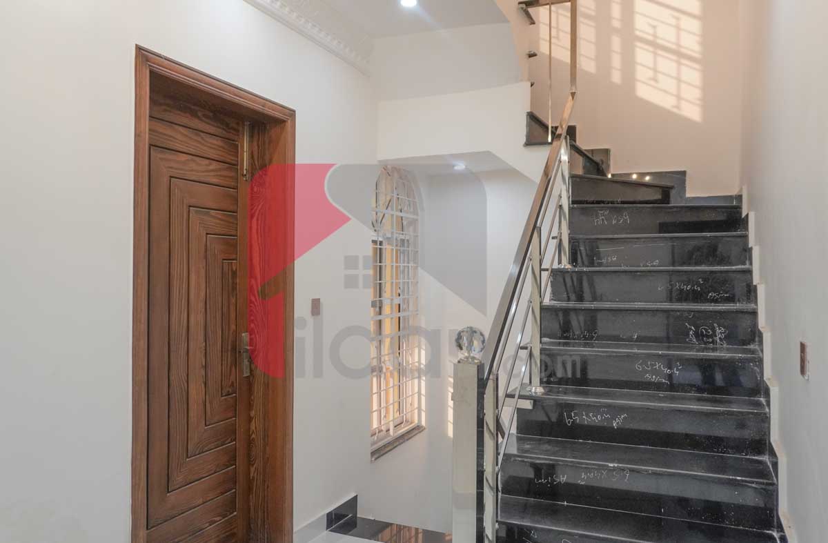 10 Marla House for Sale in Tariq Gardens, Lahore