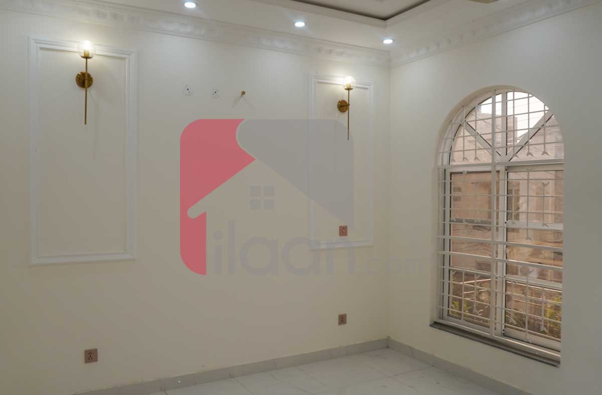 10 Marla House for Sale in Tariq Gardens, Lahore