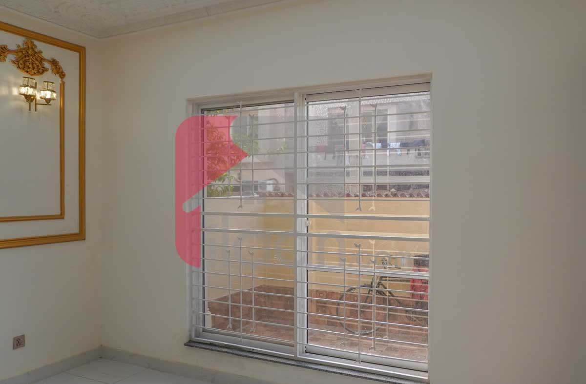 10 Marla House for Sale in Tariq Gardens, Lahore