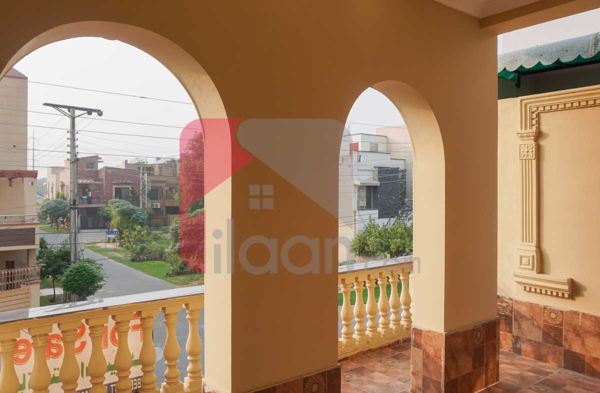 10 Marla House for Sale in Tariq Gardens, Lahore