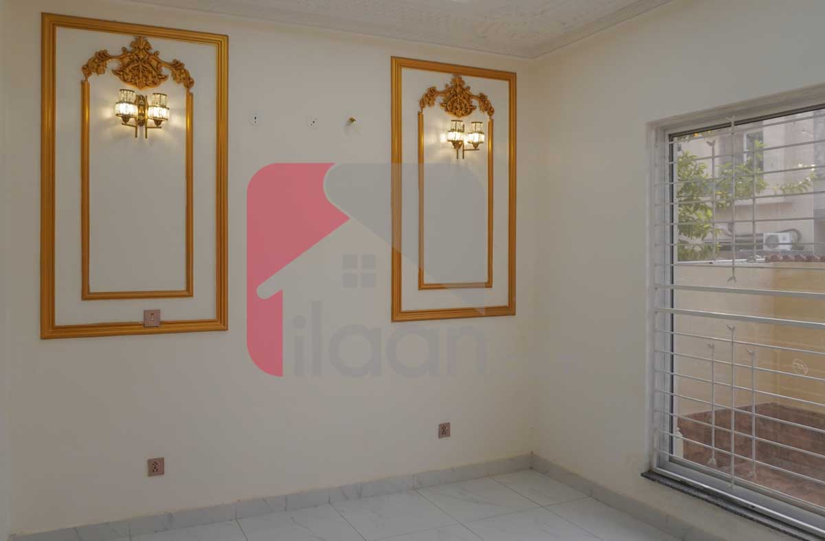 10 Marla House for Sale in Tariq Gardens, Lahore