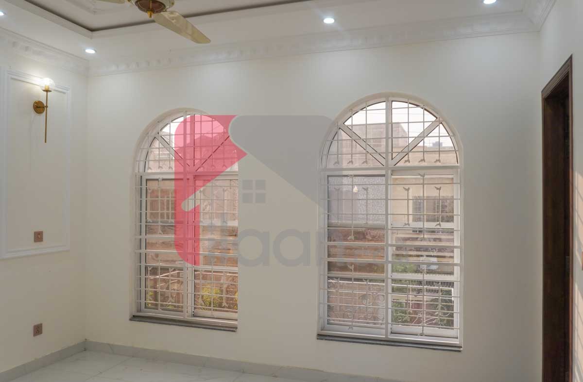 10 Marla House for Sale in Tariq Gardens, Lahore