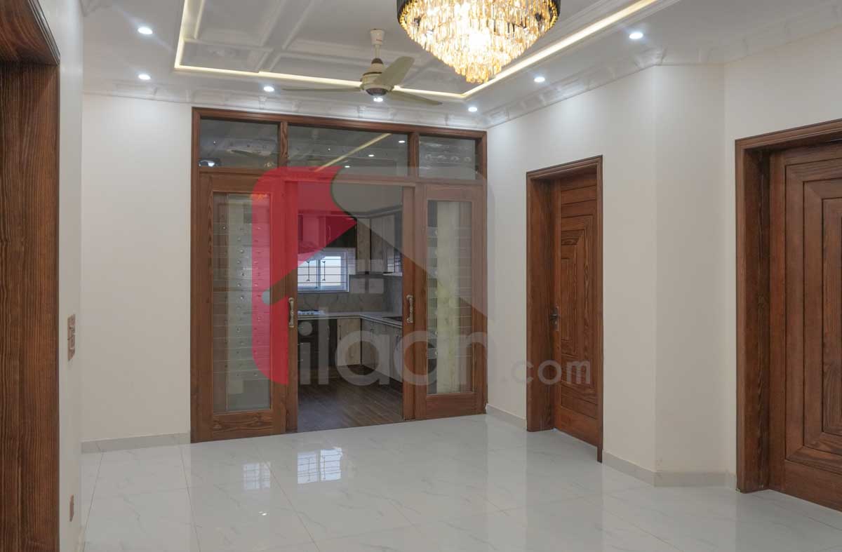 10 Marla House for Sale in Tariq Gardens, Lahore