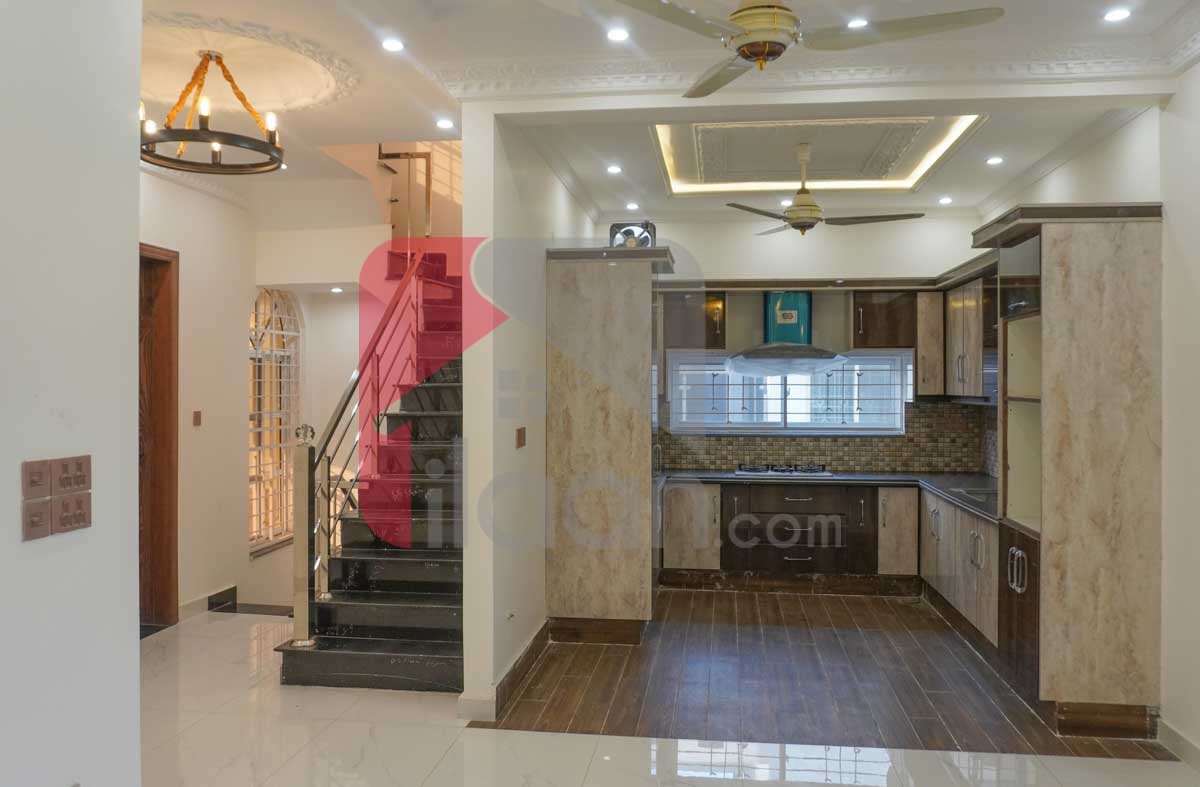 10 Marla House for Sale in Tariq Gardens, Lahore