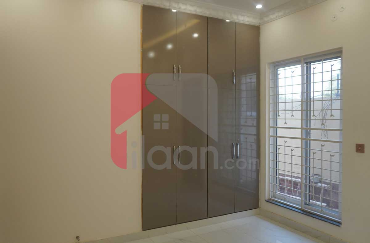 10 Marla House for Sale in Tariq Gardens, Lahore