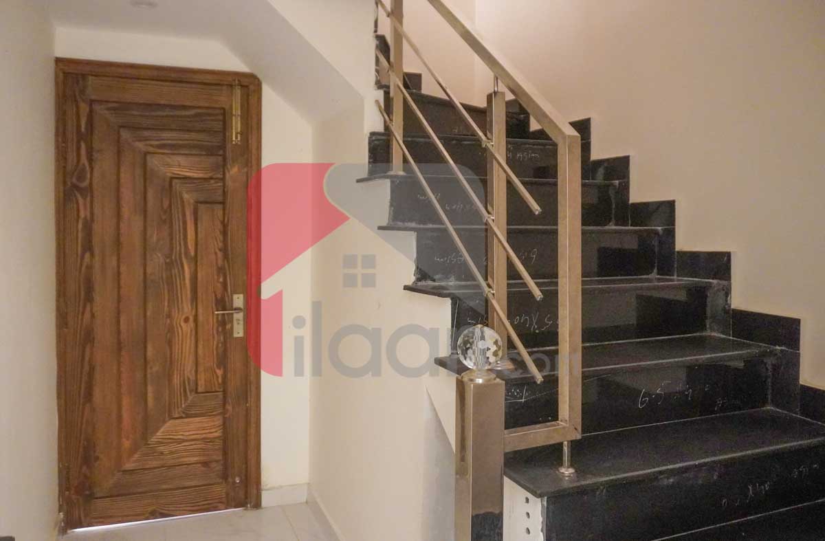 10 Marla House for Sale in Tariq Gardens, Lahore