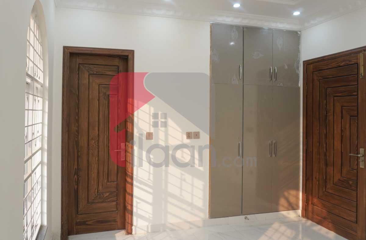 10 Marla House for Sale in Tariq Gardens, Lahore