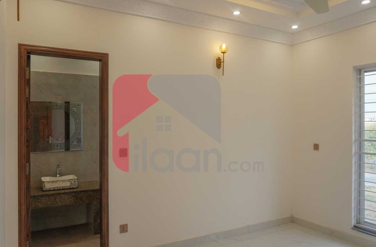 10 Marla House for Sale in Tariq Gardens, Lahore