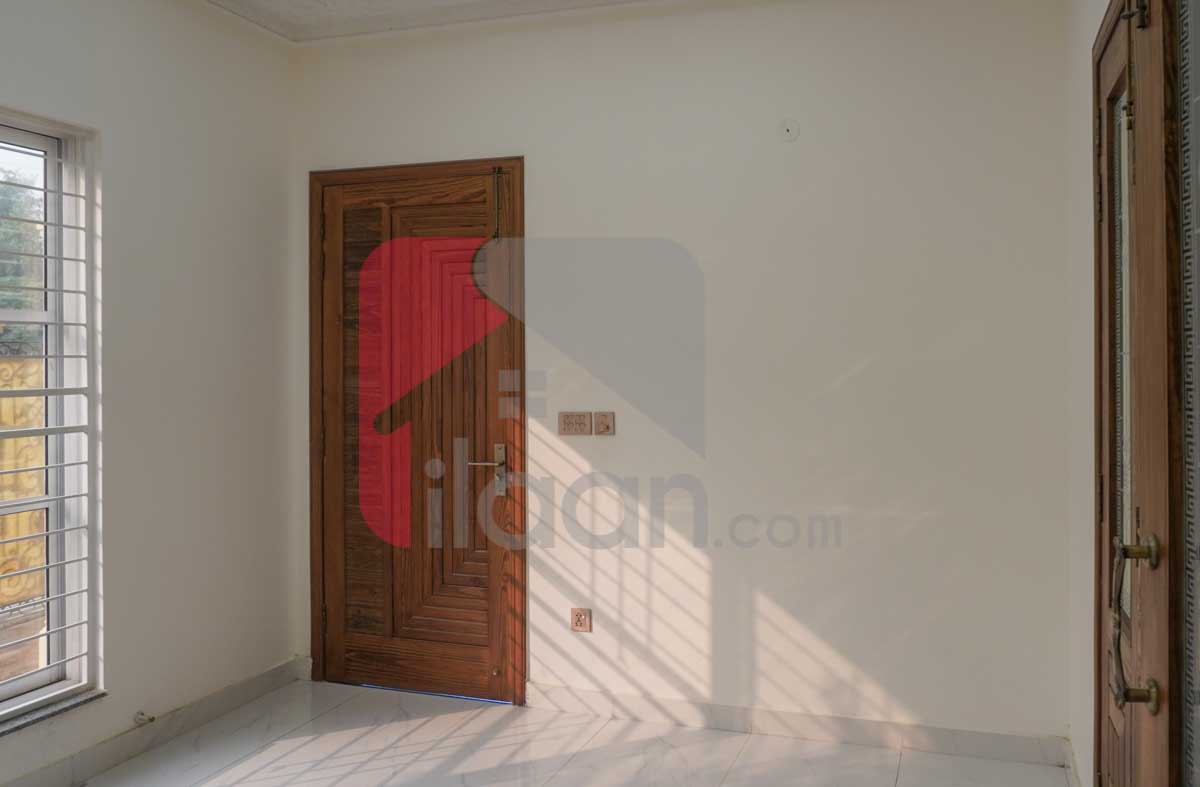 10 Marla House for Sale in Tariq Gardens, Lahore